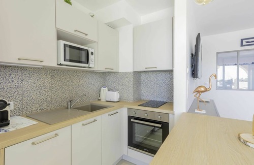 Toulon - Hyeres Apartment | Beautiful apartment for 2 guests with A/C, WIFI, TV, terrace and parking