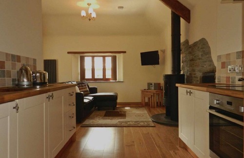 Fivelanes Apartment | Beautiful apartment for 2 guests with hot tub, WIFI, TV, patio, pets allowed and parking