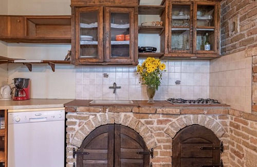 Jezenj Apartment | Beautiful apartment for 4 people with pool, WIFI, hot tub, TV, terrace, pets allowed and parking