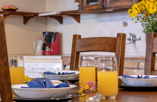 Jezenj Apartment | Beautiful apartment for 4 people with pool, WIFI, hot tub, TV, terrace, pets allowed and parking