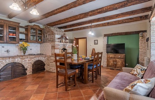 Jezenj Apartment | Beautiful apartment for 4 people with pool, WIFI, hot tub, TV, terrace, pets allowed and parking