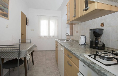Labin Apartment | Beautiful apartment for 4 people with private pool, WIFI, A/C, TV, terrace and parking