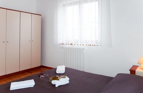 Hrboki Apartment | Beautiful apartment for 6 guests with private pool, WIFI, A/C, TV, patio and parking