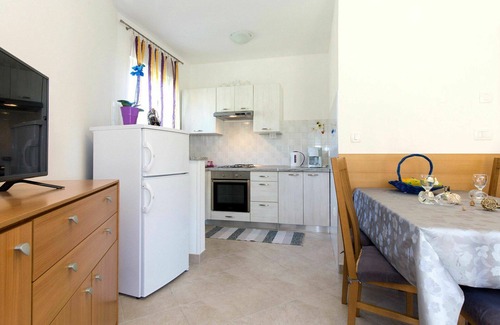 Martina Apartment | Beautiful apartment for 4 guests with WIFI, A/C, TV, terrace and parking
