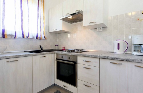 Martina Apartment | Beautiful apartment for 4 guests with WIFI, A/C, TV, terrace and parking