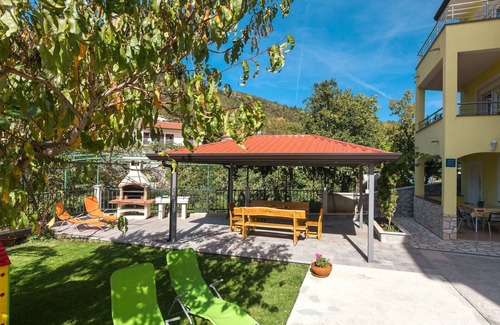 Martina Apartment | Beautiful apartment for 4 guests with WIFI, A/C, TV, terrace and parking