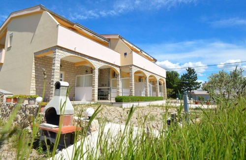 Croatian Coast Apartment | Beautiful apartment for 4 people with A/C, WIFI, TV, terrace and parking