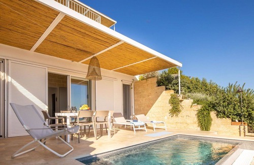 Marina di Marittima Apartment | Beautiful apartment for 3 people with A/C, private pool, WIFI, TV, terrace and parking