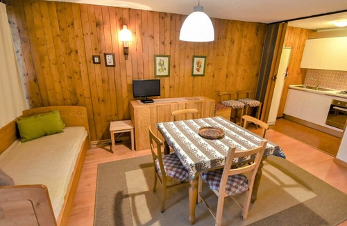Palu Apartment | Beautiful apartment for 5 guests with WIFI, TV, balcony, pets allowed and parking