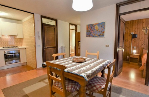 Palu Apartment | Beautiful apartment for 5 guests with WIFI, TV, balcony, pets allowed and parking