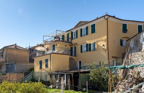 Vasia Apartment | Beautiful apartment for 4 guests with WIFI, TV, balcony, pets allowed and parking