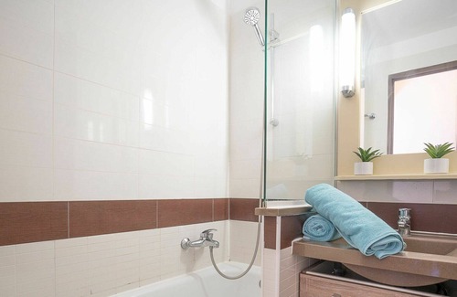 Le Dramont Apartment | Beautiful apartment for 4 guests with WIFI, A/C, pool, TV, terrace and pets allowed