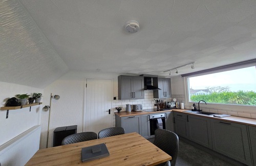 Kilgetty Apartment | Beautiful apartment with private pool near Tenby (Free Wifi)