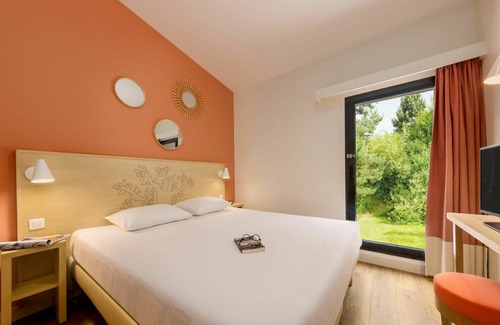 Hattigny House | Beautiful apartment in villa for 6 guests with pool, WIFI, hot tub, TV and terrace