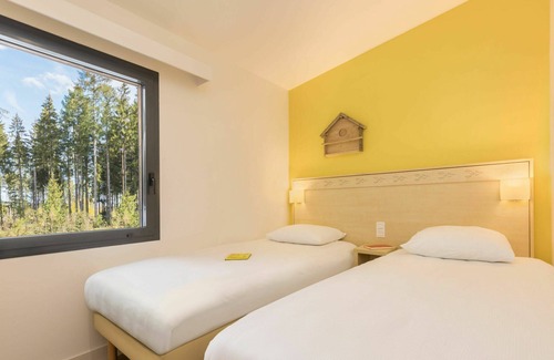 Hattigny House | Beautiful apartment in villa for 6 guests with pool, WIFI, hot tub, TV and terrace