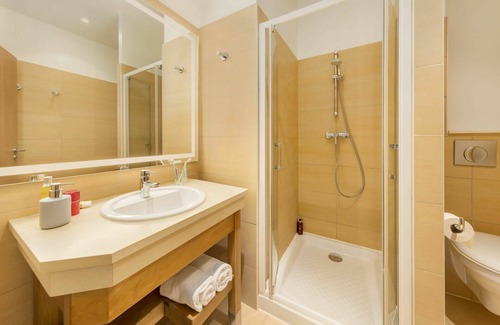 Hattigny House | Beautiful apartment in villa for 6 guests with pool, WIFI, hot tub, TV and terrace