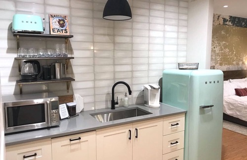 North Capitol Apartment | Beautiful Apartment in the Heart of Downtown! (Loft 203)