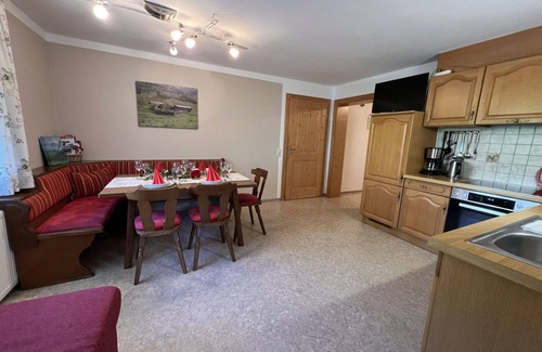 Angerberg Villa | Beautiful apartment in villa for 6 people with WIFI, TV, patio, pets allowed and parking