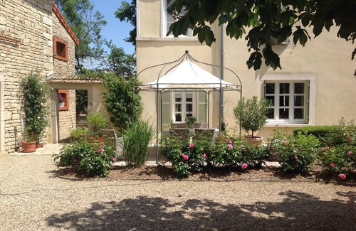 Tailly Apartment | Beautiful apartment in former Domaine 6 km from Beaune