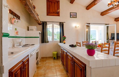 Bauduen Villa | Beautiful apartment in villa with WIFI, TV, balcony, pets allowed, panoramic view and parking