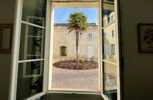 Perigny Apartment | Beautiful apartment in a large private park