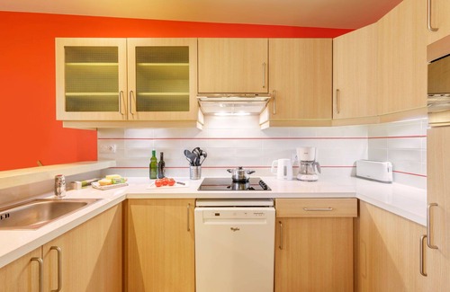 Les-Trois-Moutiers House | Beautiful apartment in villa for 8 people with WIFI, pool, TV, terrace and parking