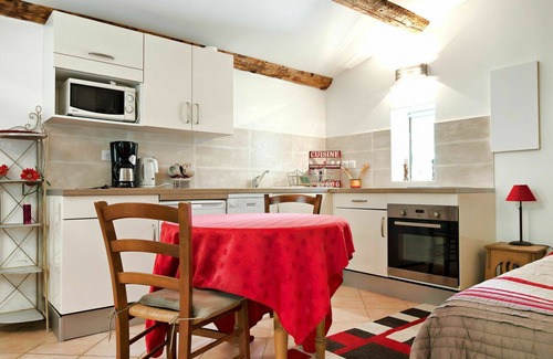 Sigonce Villa | Beautiful apartment in villa for 2 people with pool, WIFI, A/C, TV, patio, pets allowed and park.