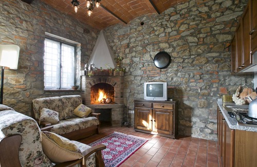 Cicogna House | Beautiful apartment in villa for 4 guests with pool, WIFI, TV, veranda, pets allowed and parking