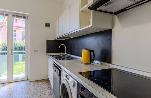 Dervio Villa | Beautiful apartment in villa for 6 guests with WIFI, A/C, TV, patio, pets allowed and parking