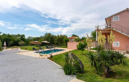 Cres Apartment | Beautiful Apartment In Malinska