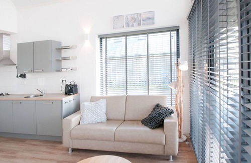 Tholen House | Beautiful apartment in villa for 4 guests with WIFI, TV and parking