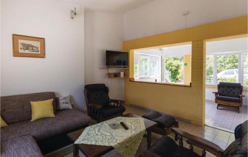 Ploce Apartment | Beautiful Apartment In Ploce With Kitchen