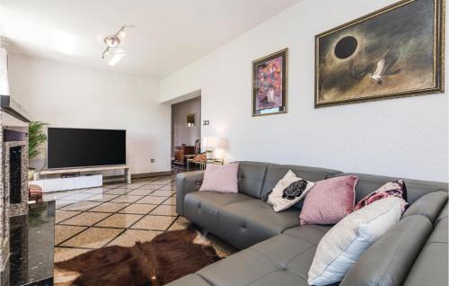 Viskovo Apartment | Beautiful Apartment In Viskovo With Wifi