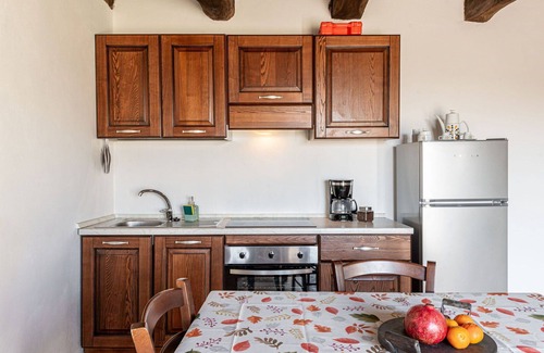 Arcidosso House | Beautiful apartment in villa for 2 people with patio, pets allowed, panoramic view and parking