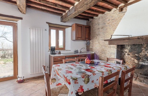 Arcidosso House | Beautiful apartment in villa for 6 guests with patio, pets allowed, panoramic view and parking