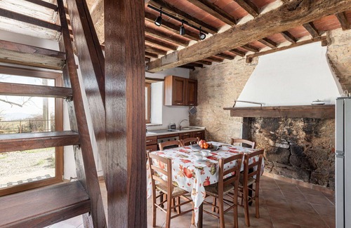 Arcidosso House | Beautiful apartment in villa for 6 guests with patio, pets allowed, panoramic view and parking