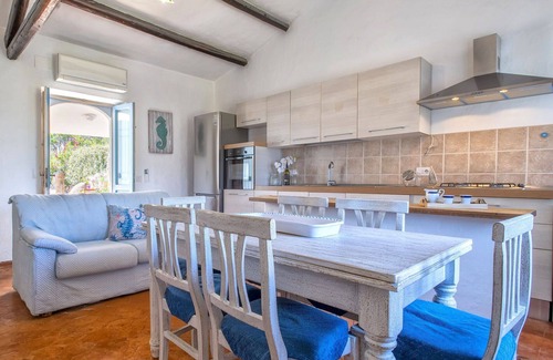 Capriccioli House | Beautiful apartment in villa for 5 people with WIFI, A/C, TV, patio, pets allowed and parking