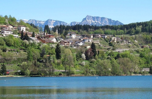 Caldonazzo Apartment | Beautiful apartment for 6 guests with WIFI, TV, patio, pets allowed and parking