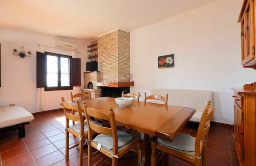 Sant'Elmo House | Beautiful apartment in villa for 6 guests with A/C, TV, terrace, pets allowed and parking