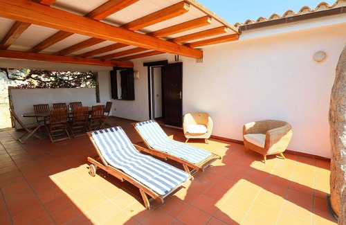 Sant'Elmo House | Beautiful apartment in villa for 6 guests with A/C, TV, terrace, pets allowed and parking