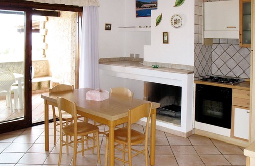 Sant'Elmo House | Beautiful apartment in villa for 4 guests with A/C, TV, terrace, pets allowed and parking