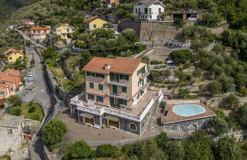 Avegno Apartment | Beautiful apartment with private pool, WIFI, terrace, panoramic view, parking, close to Portofino