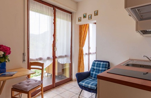 Germignaga Apartment | Beautiful apartment for 2 guests with WIFI, A/C, pool, terrace and parking