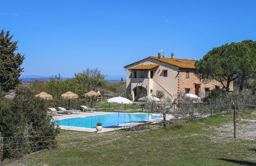 Sughera Villa | Beautiful apartment in villa for 4 guests with WIFI, pool, TV, terrace, pets allowed and parking