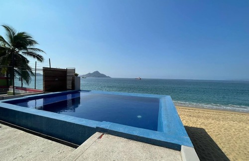 Manzanillo Apartment | BEAUTIFUL APARTMENT AT THE FOOT OF THE BEACH WITH TOTALLY NEW POOL