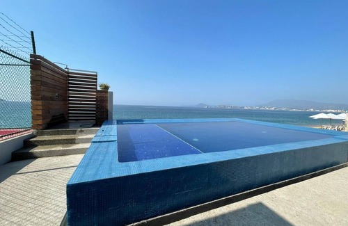 Manzanillo Apartment | BEAUTIFUL APARTMENT AT THE FOOT OF THE BEACH WITH TOTALLY NEW POOL