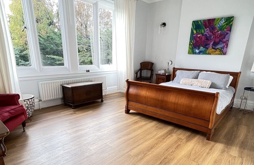 Sunningdale Apartment | Beautiful apartment near Ascot/Wentworth/Windsor. 50 minutes from Central London