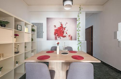 Ampelokipoi Apartment | Beautiful apartment, next to metro.