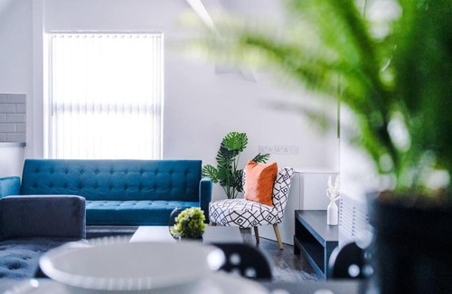 Bootle Apartment | Beautiful apartment tres - free public parking