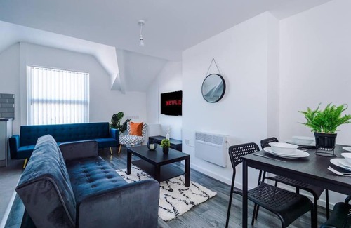 Bootle Apartment | Beautiful apartment tres - free public parking